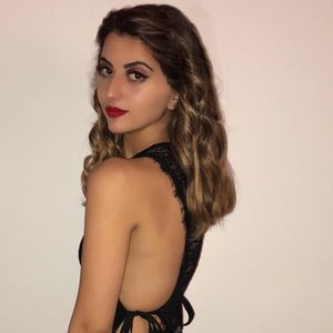 Meet your Posher, Dina